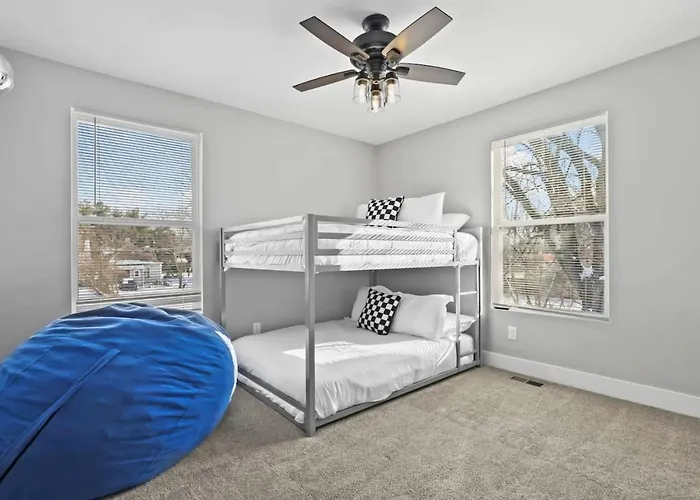 Holiday home Massive Downtown With Hot Tub Columbus
