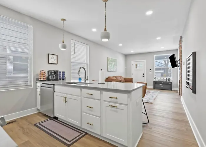 Massive Downtown With Hot Tub * Columbus