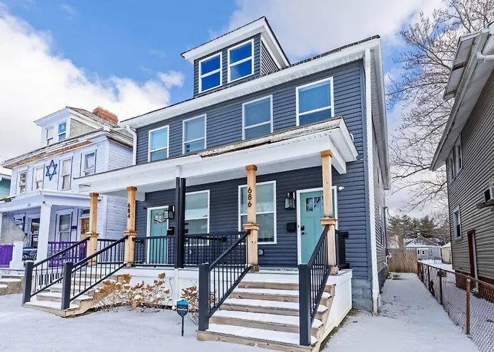Holiday home Massive Downtown With Hot Tub *
